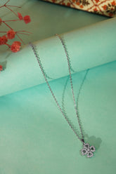 Leaf Clover Shaped Flower Spin Pendant Necklace