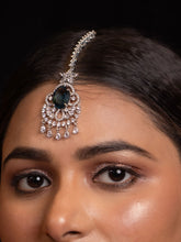 Shimmery Emerald Green White AD Mangtikka