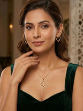 Charming Gold Plated Heart Pendant Chain Set