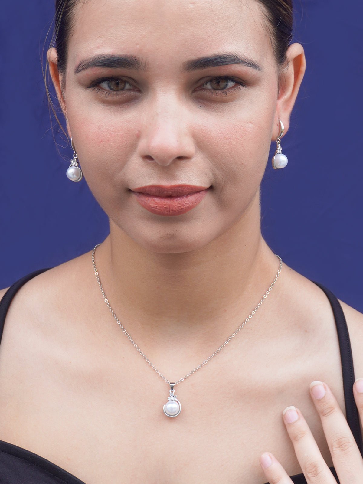 Silver Plated Pendant and Chain Set with Faux Pearl Accent