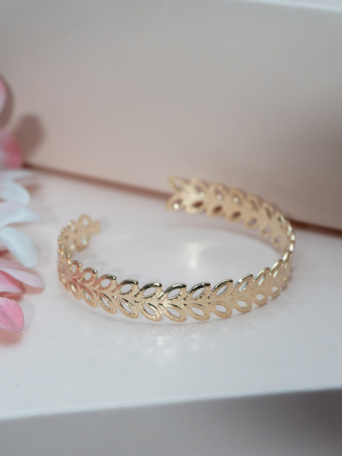 Elegant Gold-Plated Leaf Adjustable Bracelet