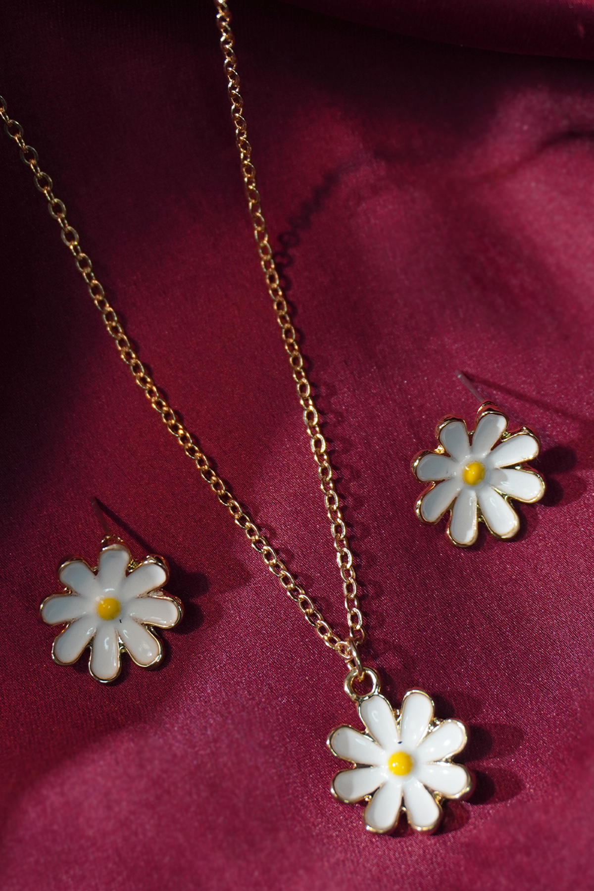 Dainty Daisy Necklace Pendant Set