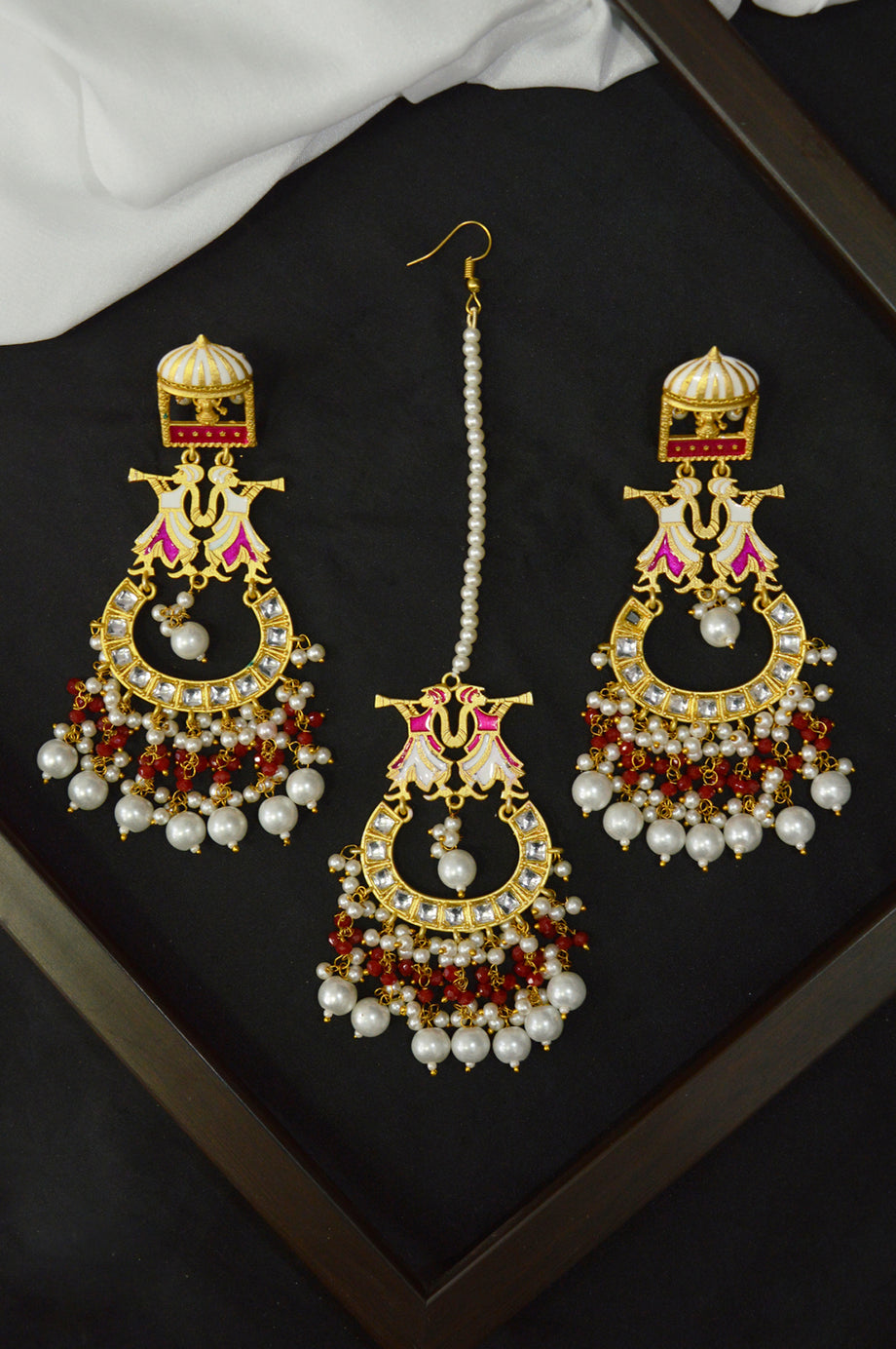 White Kundan Earrings With Maang Tikka | Tikka jewelry, Kundan jewellery  set, White pearl jewelry